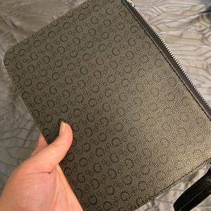 Guess Wrislet